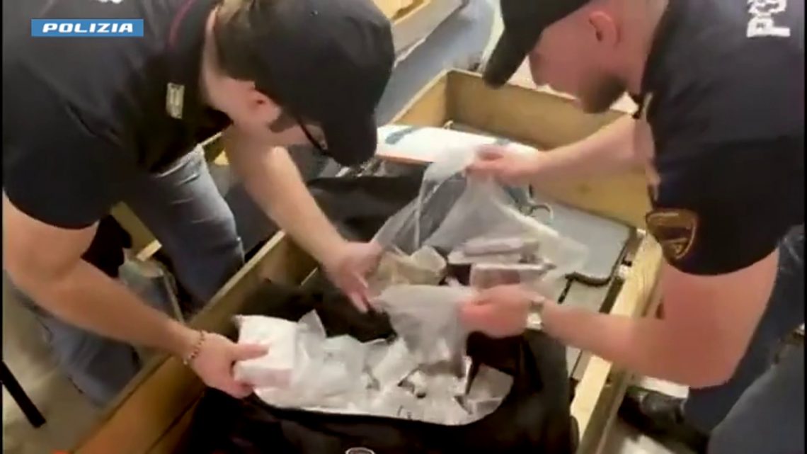 Sequestrato a Roma oltre un quintale di droga, 9 arrestati Sequestrato a Roma oltre un quintale di droga, 9 arrestati