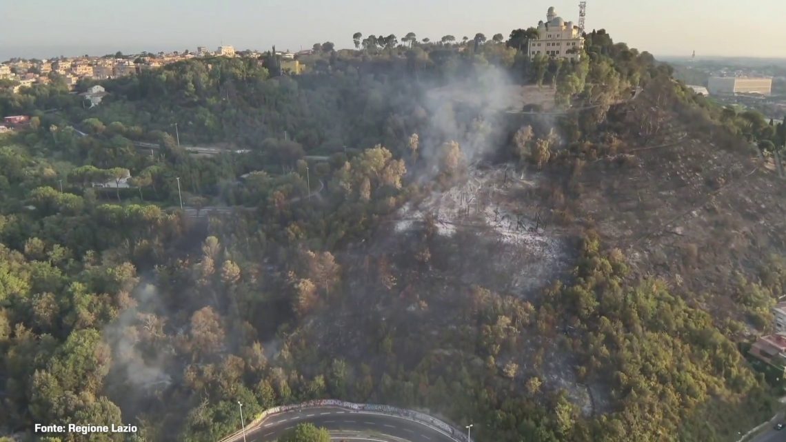 Incendio Monte Mario, le immagini dei droni della Protezione Civile Incendio Monte Mario, le immagini dei droni della Protezione Civile