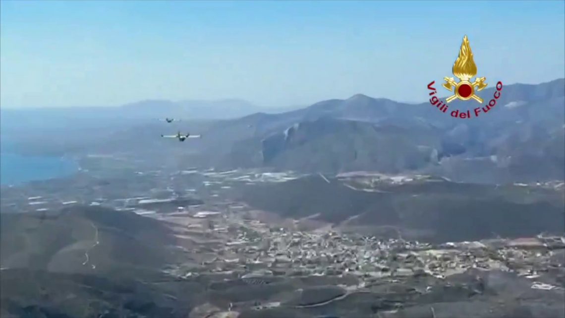 Incendi in Grecia, in azione anche due Canadair inviati dall’Italia Incendi in Grecia, in azione anche due Canadair inviati dall’Italia