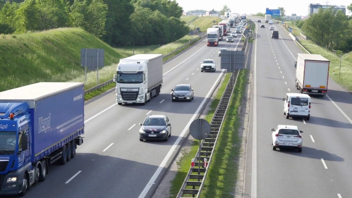 Lavoro, trovare nuovi camionisti è sempre più difficile Lavoro, trovare nuovi camionisti è sempre più difficile