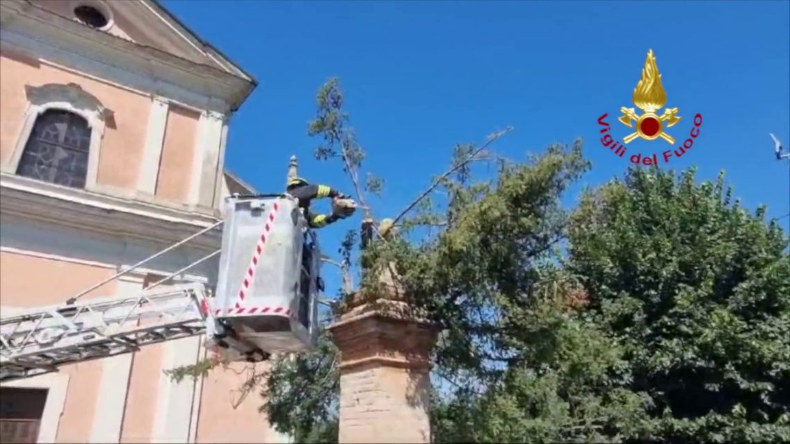 Maltempo nel Nord Italia, 450 interventi dei vigili del fuoco Maltempo nel Nord Italia, 450 interventi dei vigili del fuoco