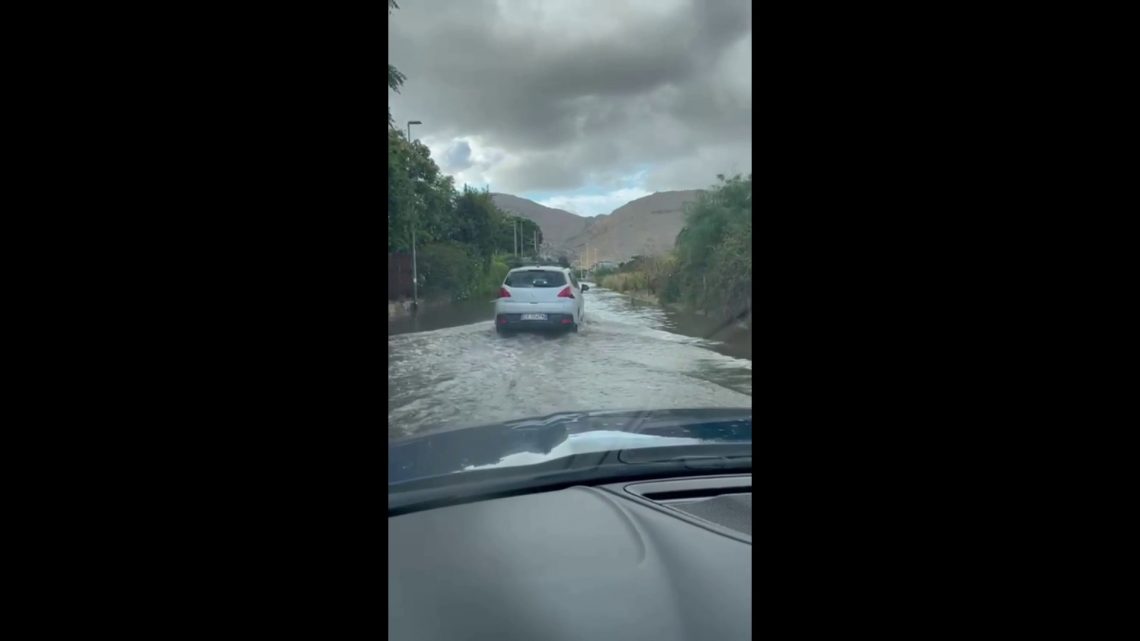 A Palermo piove dopo mesi e Mondello si allaga A Palermo piove dopo mesi e Mondello si allaga