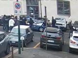 Agenti aggrediti a Torino, misure cautelari per 12 militanti anarchici