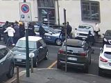 Poliziotti aggrediti a Torino, misure cautelari per 12 anarchici