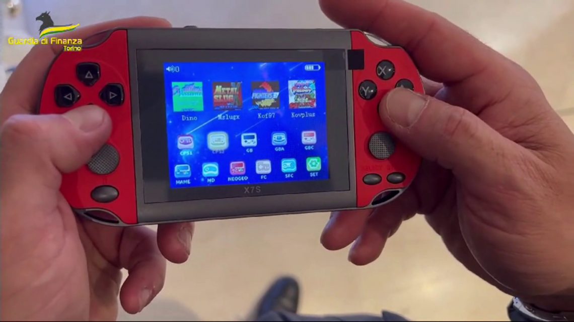 Sequestrate a Torino 12 mila console di gioco con videogame piratati Sequestrate a Torino 12 mila console di gioco con videogame piratati