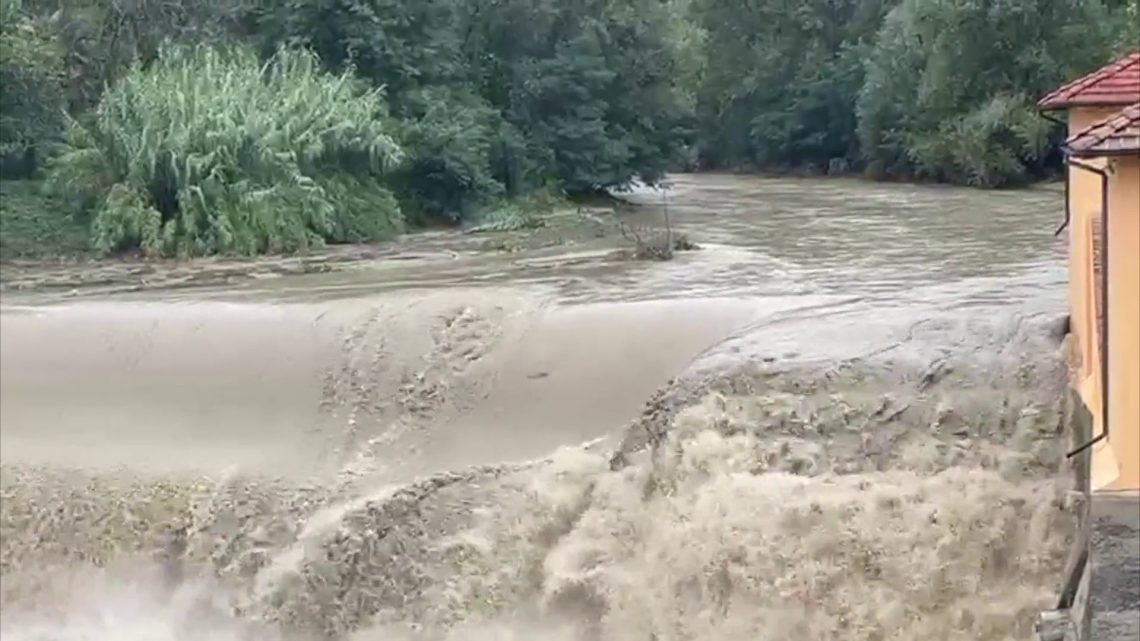 Si alza il livello del torrente Savena a Bologna Si alza il livello del torrente Savena a Bologna