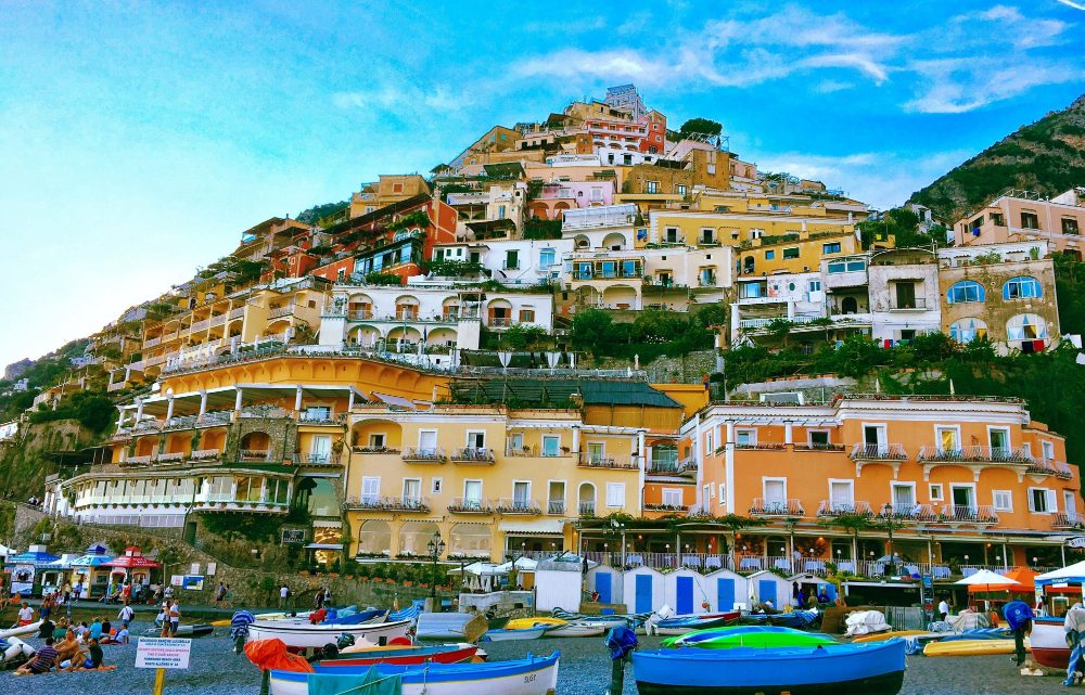 Procida, l’isola senza eccessi ma piena di fascino: è la patria del turismo lento Procida, l’isola senza eccessi ma piena di fascino: è la patria del turismo lento