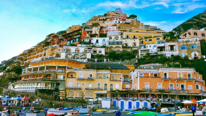 Procida, l’isola senza eccessi ma piena di fascino: è la patria del turismo lento