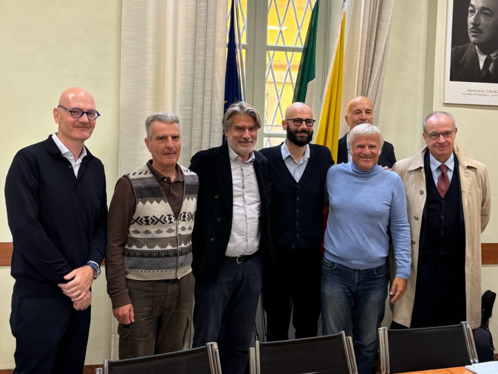 La conferenza di presentazione di Christmas Design a Bergamo: da sinistra Gaetano Zoccali, Maurizio Vegini, Sergio Gandi, Nicola Viscardi, Luciano Patelli, Davide Lenarduzzi, Giorgio Berta.