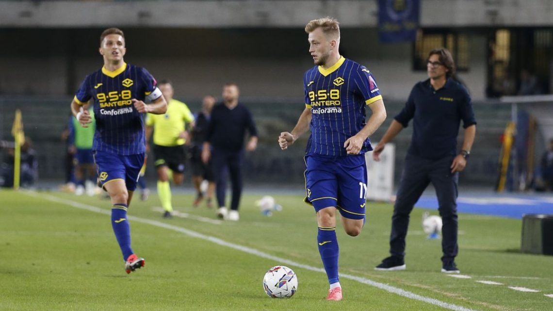 Il Verona ribalta il Venezia e vince il derby 2-1 Il Verona ribalta il Venezia e vince il derby 2-1