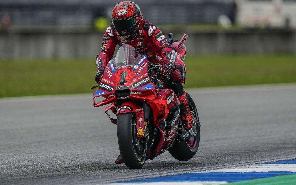 MotoGp, in Thailandia vince sul bagnato Bagnaia e va a -17 da Martin MotoGp, in Thailandia vince sul bagnato Bagnaia e va a -17 da Martin