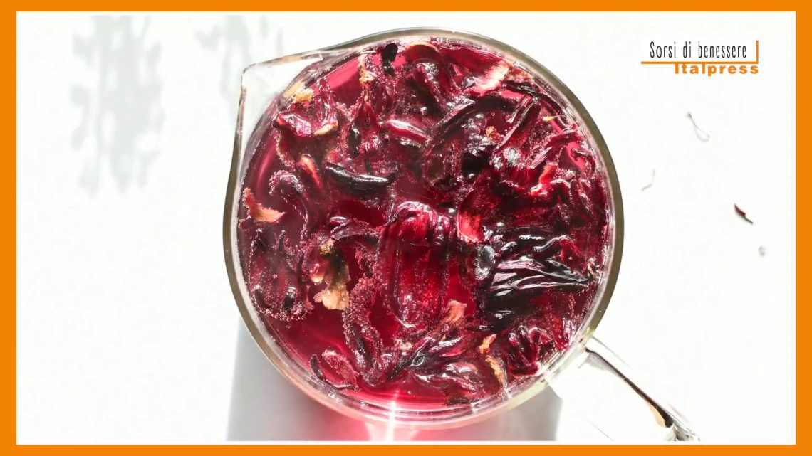 Sorsi di benessere – Una tisana al karkadé, alleato della salute Sorsi di benessere – Una tisana al karkadé, alleato della salute