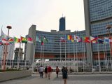 Economia mondiale in chiaroscuro, investitori attendisti