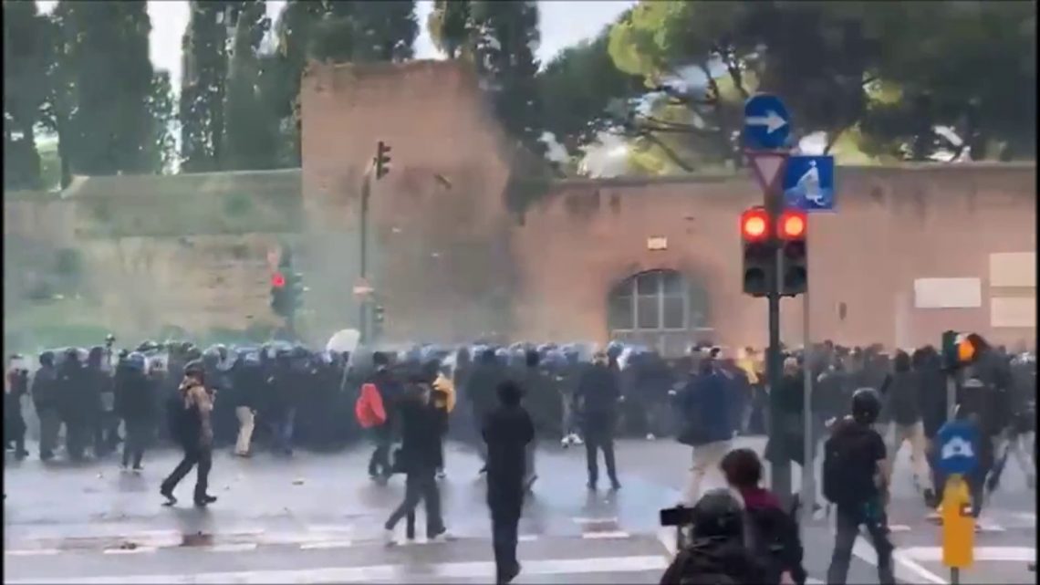 Scontri a Roma tra i manifestanti pro Palestina e le forze dell’ordine Scontri a Roma tra i manifestanti pro Palestina e le forze dell’ordine
