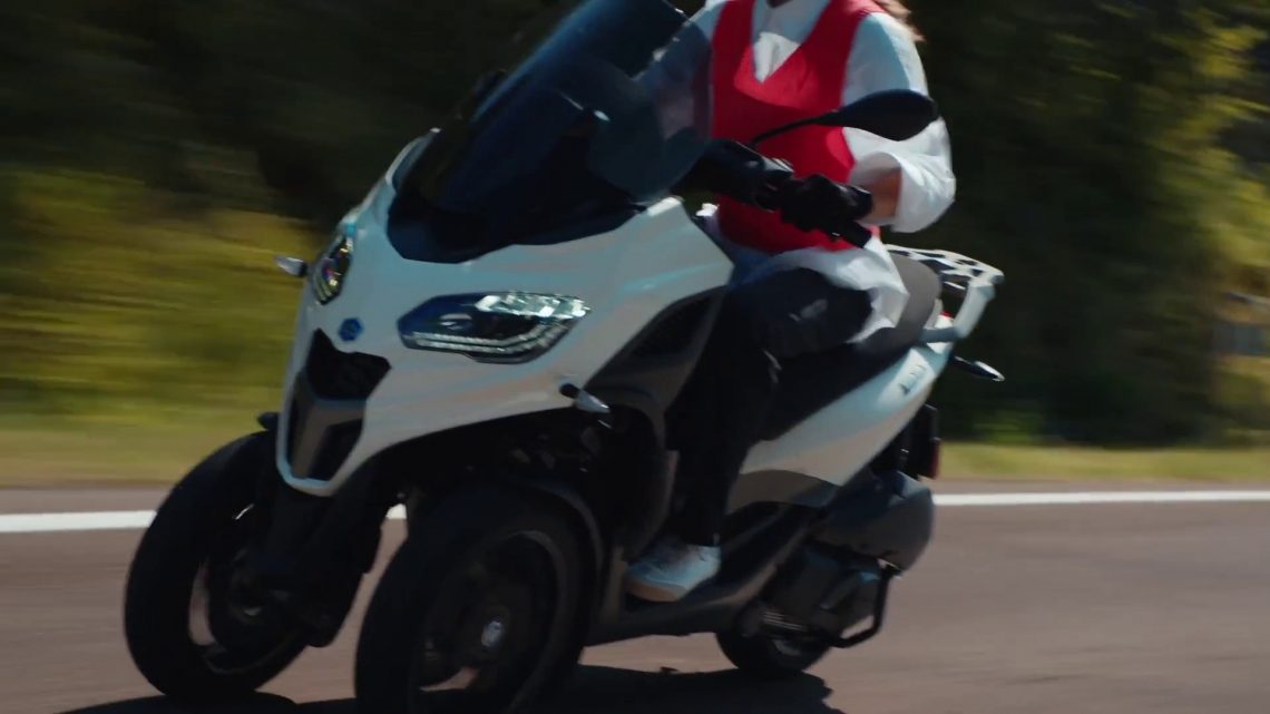 MP3 310, lo scooter a tre ruote di Piaggio si evolve MP3 310, lo scooter a tre ruote di Piaggio si evolve