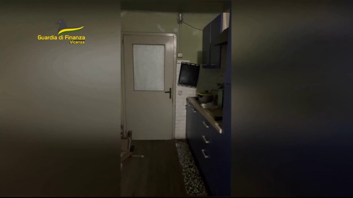Cascina adibita a coltivazione di marijuana nel vicentino, un arresto Cascina adibita a coltivazione di marijuana nel vicentino, un arresto