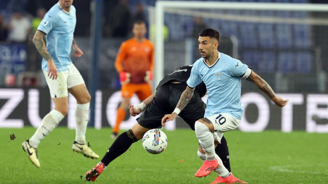 La Lazio batte il Cagliari e raggiunge Atalanta e Fiorentina La Lazio batte il Cagliari e raggiunge Atalanta e Fiorentina