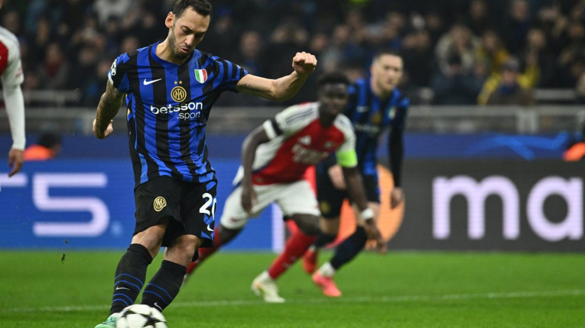 Calhanoglu su rigore, a San Siro Inter-Arsenal 1-0 Calhanoglu su rigore, a San Siro Inter-Arsenal 1-0