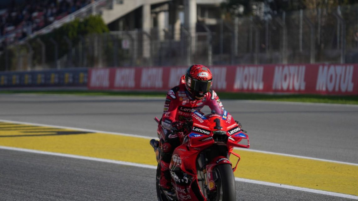 Bagnaia vince Sprint Barcellona, Mondiale si decide domani Bagnaia vince Sprint Barcellona, Mondiale si decide domani