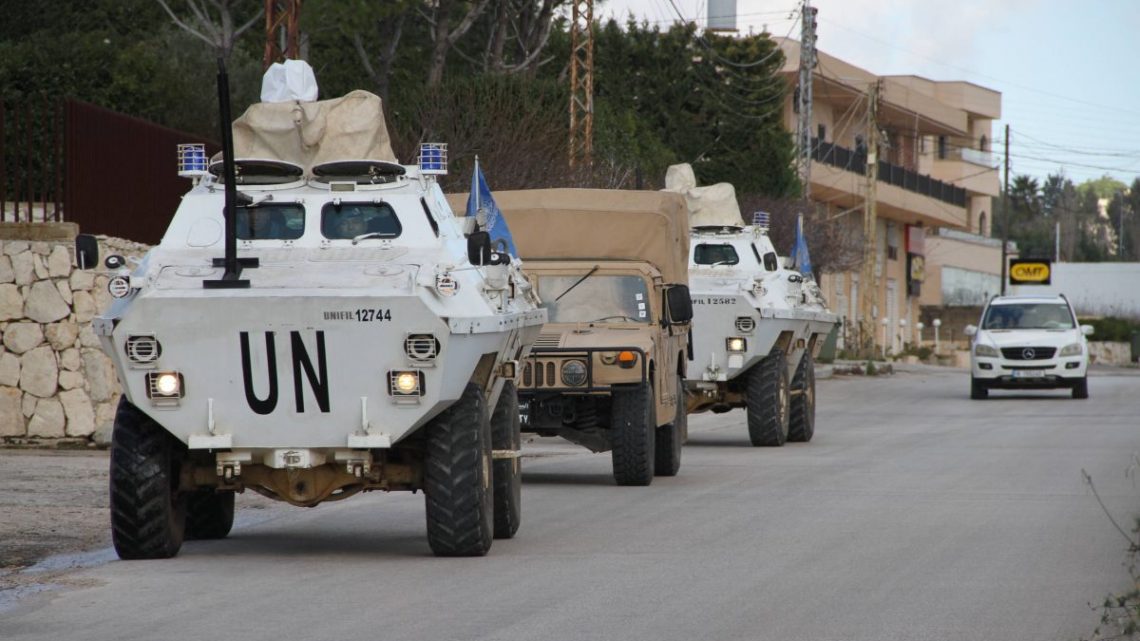 Colpita base Unifil in Libano, 4 militari italiani feriti Colpita base Unifil in Libano, 4 militari italiani feriti