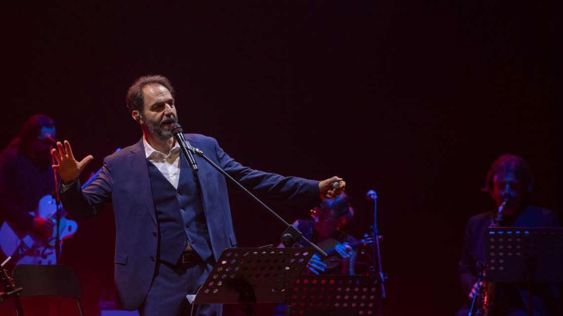 Da Gaber a Faber, esordio trionfale per Neri Marcorè a Napoli Da Gaber a Faber, esordio trionfale per Neri Marcorè a Napoli