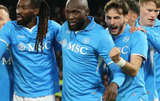 Serie A, Il Napoli batte la Roma e torna in vetta