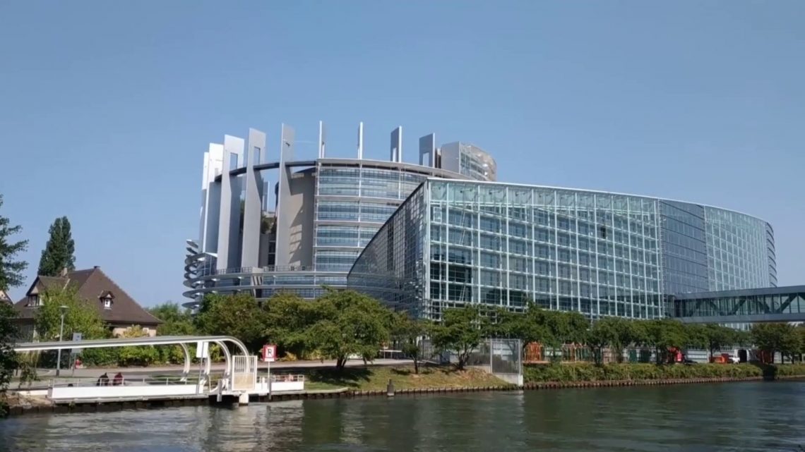La Commissione Ue approva la manovra italiana La Commissione Ue approva la manovra italiana