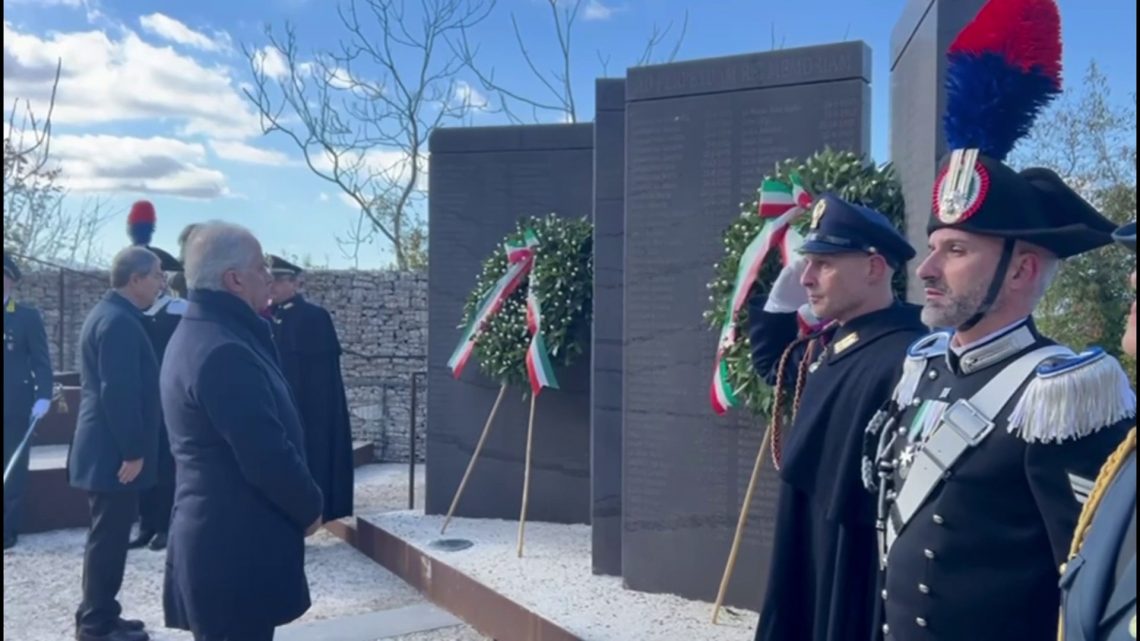 Terremoto Irpinia, Piantedosi e Musumeci al monumento per le vittime Terremoto Irpinia, Piantedosi e Musumeci al monumento per le vittime