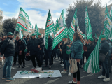 Napoli Ex Osa, presidio in piazza dei lavoratori