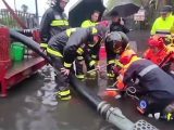 Maltempo a Catania, allagamenti e soccorritori in azione