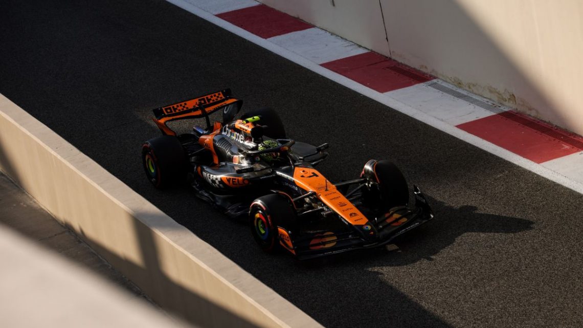 Prima fila McLaren ad Abu Dhabi, Sainz terzo, male Leclerc Prima fila McLaren ad Abu Dhabi, Sainz terzo, male Leclerc