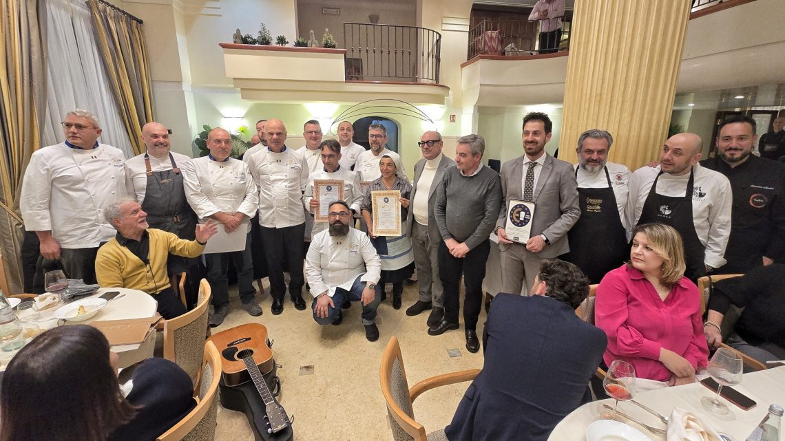 La Cena di Natale di Euro-Toques Italia approda in Calabria, un tributo all’eccellenza. La Cena di Natale di Euro-Toques Italia approda in Calabria, un tributo all’eccellenza.
