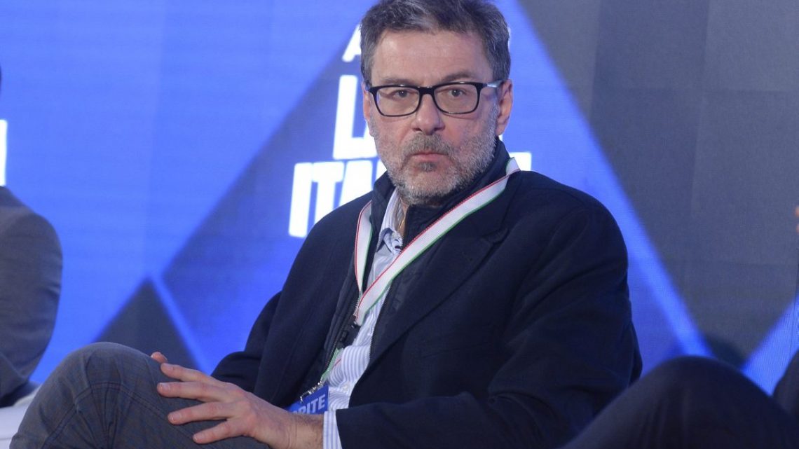Giorgetti “Crescita asfittica, declino demografico è gravissimo” Giorgetti “Crescita asfittica, declino demografico è gravissimo”