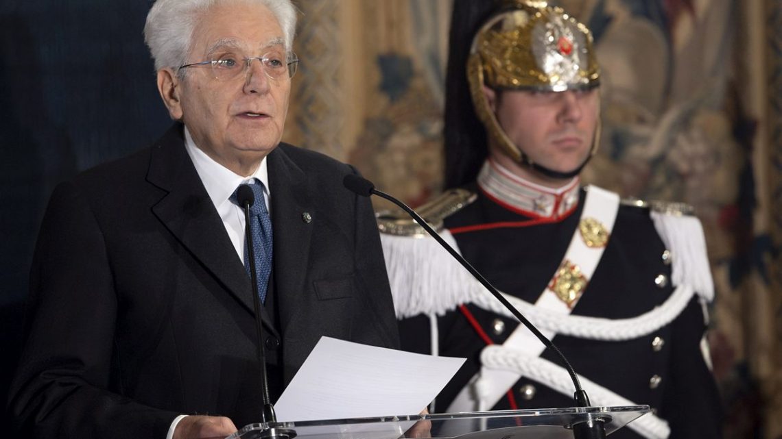 Mattarella “Bisogna amare la democrazia, prendersene cura” Mattarella “Bisogna amare la democrazia, prendersene cura”