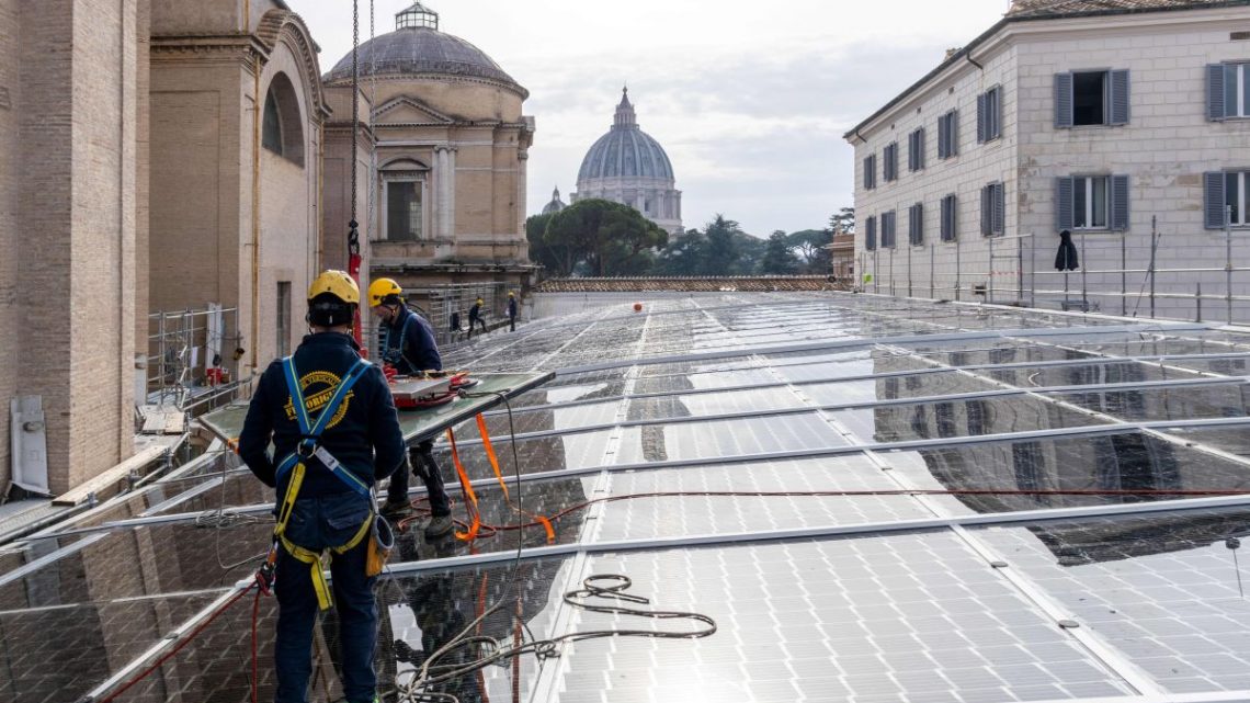 Acea, inaugurata la nuova vetrata fotovoltaica dei Musei Vaticani Acea, inaugurata la nuova vetrata fotovoltaica dei Musei Vaticani