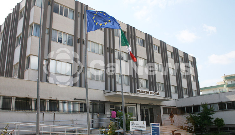 Scalea: la mozione di sfiducia al Sindaco Giacomo Perrotta non passa, ma la crisi politica resta. Scalea: la mozione di sfiducia al Sindaco Giacomo Perrotta non passa, ma la crisi politica resta.