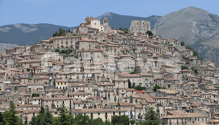 Torna il presepe vivente nel centro storico di Morano Calabro. Torna il presepe vivente nel centro storico di Morano Calabro.