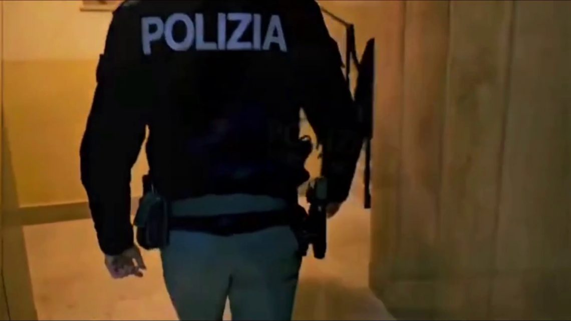 Spaccio di droga a Bologna, 22 arresti tra italiani e stranieri Spaccio di droga a Bologna, 22 arresti tra italiani e stranieri