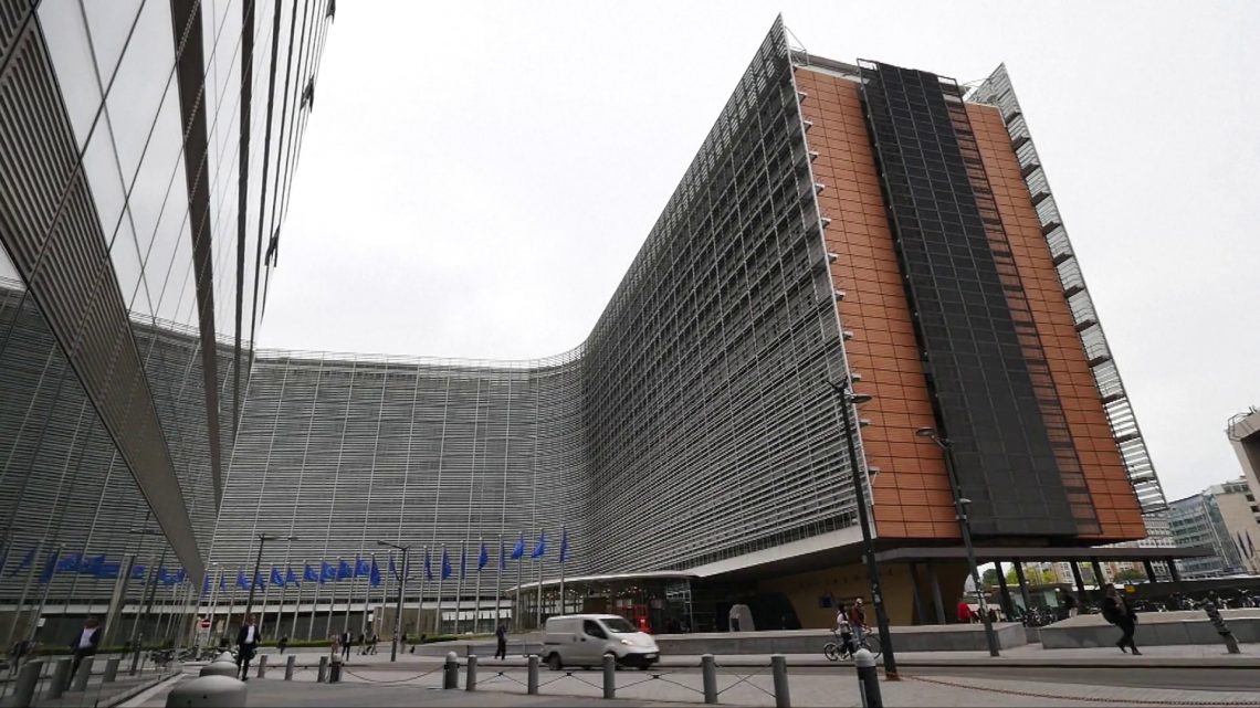 Ue, la Commissione lancia la strategia per la competitività Ue, la Commissione lancia la strategia per la competitività