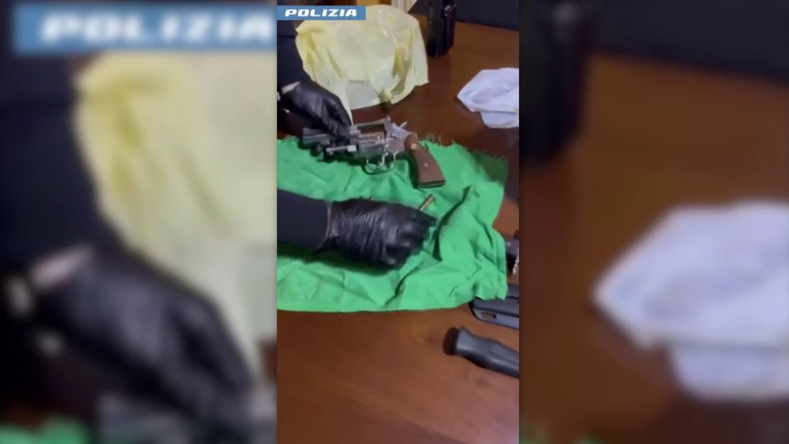 Cocaina e armi trovate in appartamento a Roma, due arrestati Cocaina e armi trovate in appartamento a Roma, due arrestati