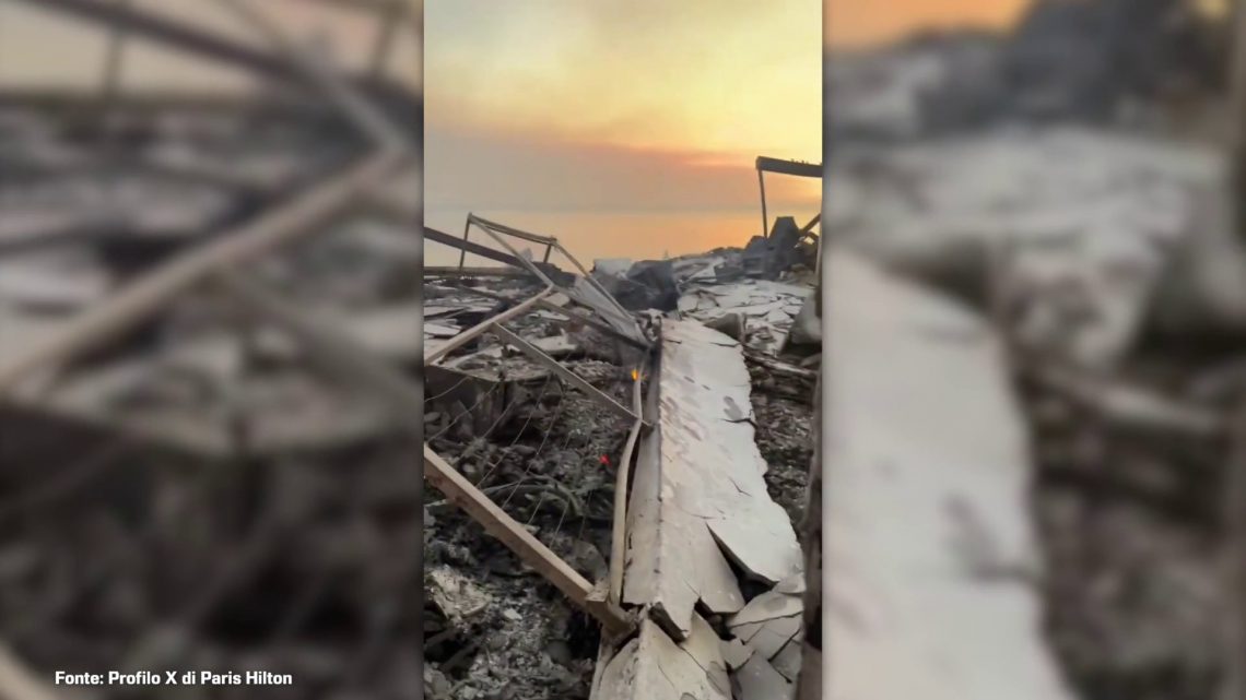 Los Angeles, Paris Hilton mostra la sua casa distrutta dalle fiamme Los Angeles, Paris Hilton mostra la sua casa distrutta dalle fiamme