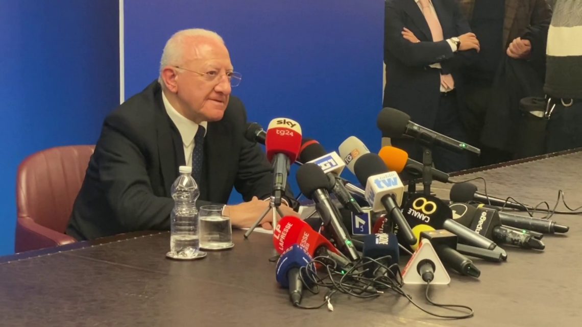 De Luca “Governo si sveglia solo per la Campania, non abbiate paura” De Luca “Governo si sveglia solo per la Campania, non abbiate paura”