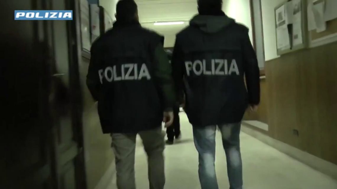 Mafia, arrestate 15 persone nel Messinese Mafia, arrestate 15 persone nel Messinese