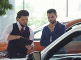 Mercato dell’auto in calo nel 2024, ombre sull’elettrico