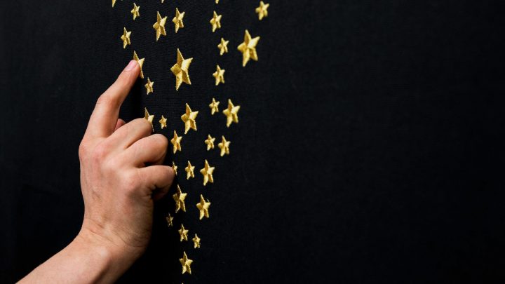 Le stelle che non ti ho detto: Fulvio Morella porta il suo braille stellato al Museo d’Arte Contemporanea di Cavalese