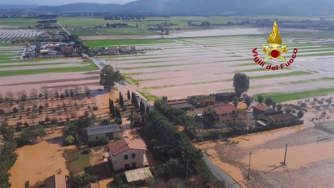Maltempo in Maremma, le immagini dall’elicottero dei Vigili del fuoco Maltempo in Maremma, le immagini dall’elicottero dei Vigili del fuoco