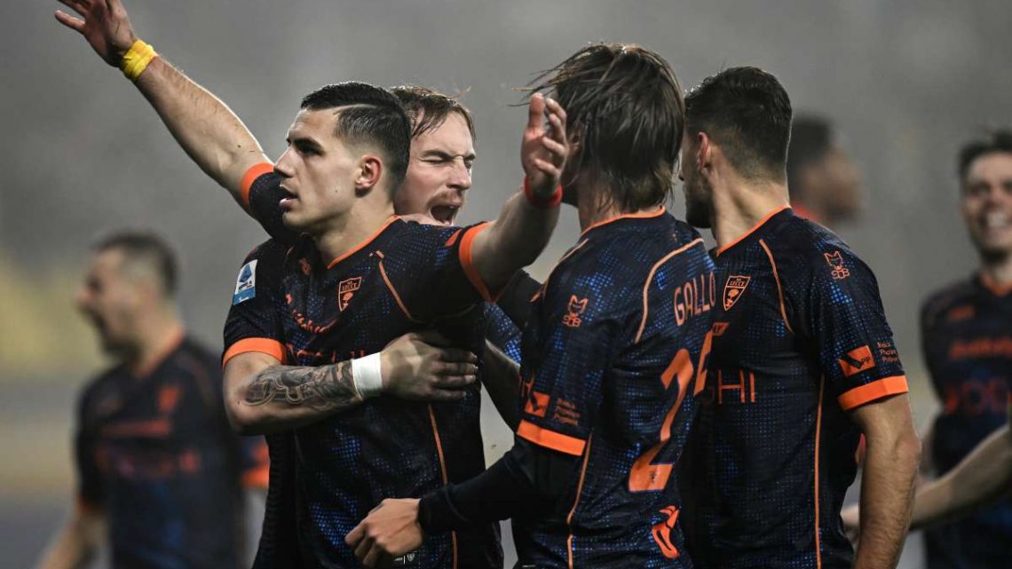 Scatto salvezza del Lecce, 3-1 sul campo del Parma Scatto salvezza del Lecce, 3-1 sul campo del Parma