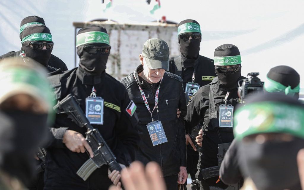 Hamas rilascia altri tre ostaggi, Israele libera 183 prigionieri Hamas rilascia altri tre ostaggi, Israele libera 183 prigionieri