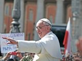 Le condizioni di Papa Francesco sono ancora critiche ma è vigile