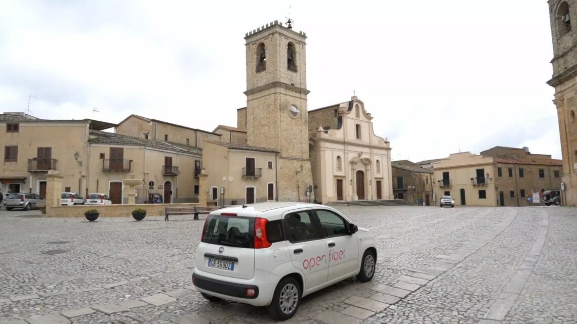 Palazzo Adriano diventa borgo “smart” con la fibra di Open Fiber Palazzo Adriano diventa borgo “smart” con la fibra di Open Fiber